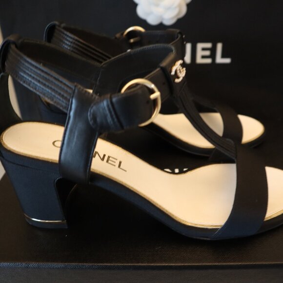 Chanel 23C Black Sandals T-Strap Pearl CC Leather Grosgrain Block Heel Size 8.5 - Picture 3 of 15